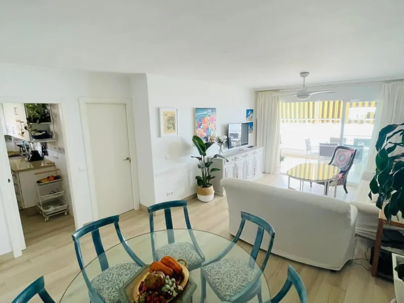 Apartment - Middle Floor Apartment в продаже в Fuengirola, Málaga. В доме 2 спален и 1 ванных комнат. Площадь дома 82 м²