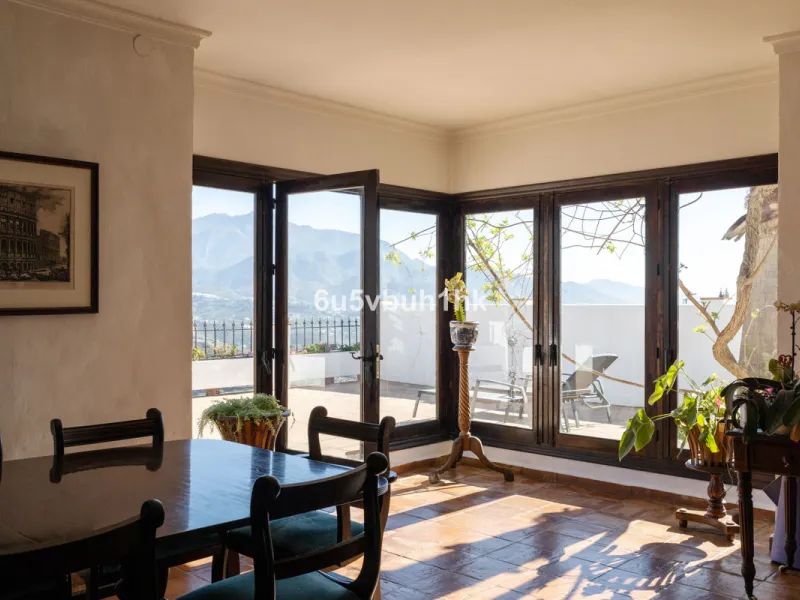 This beautiful and spacious property is located in a tranquil setting, perfect for those seeking a peaceful and relaxing environment, in between the villages of Torrox and Frigiliana, just 25 minutes away from the beach.