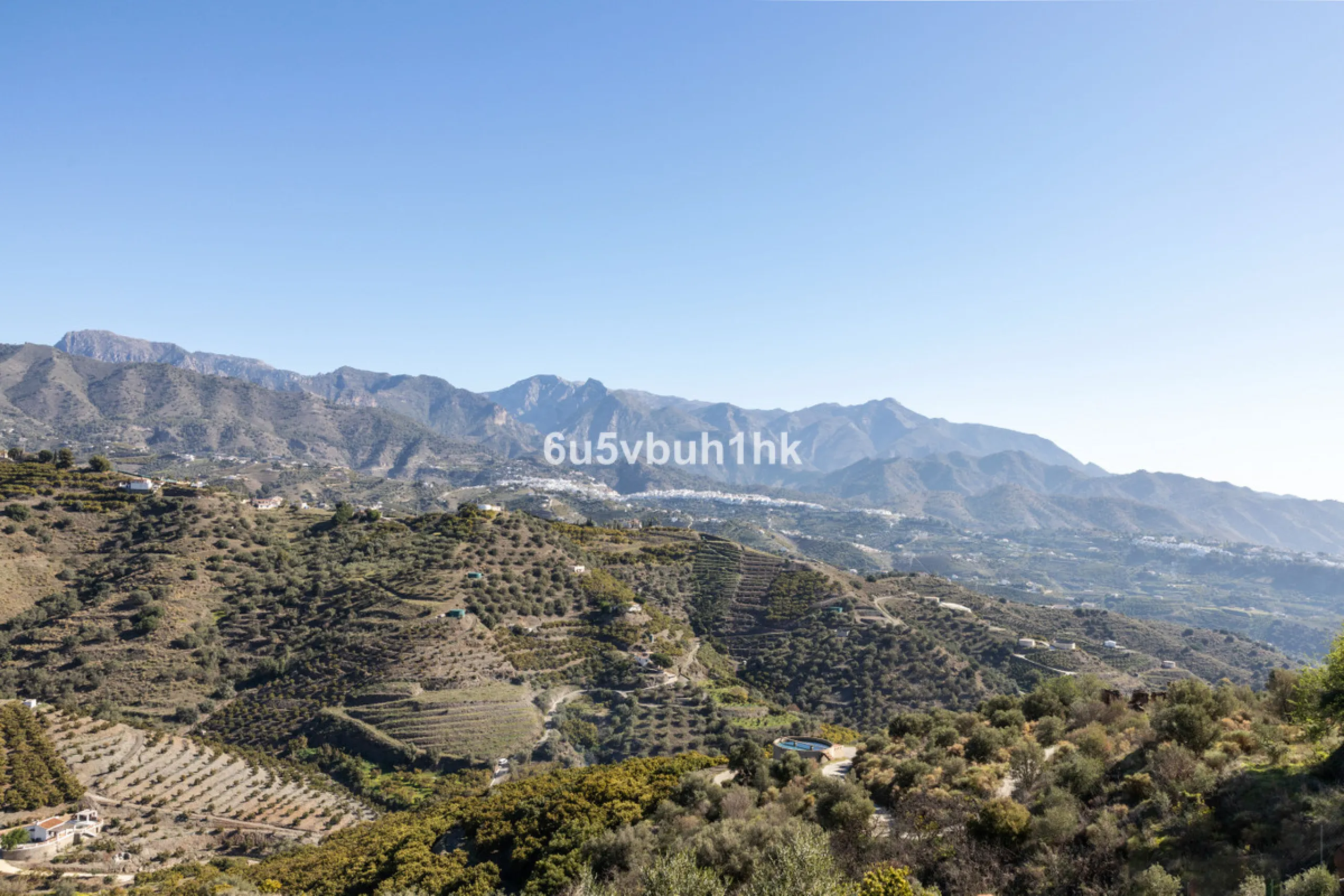 This beautiful and spacious property is located in a tranquil setting, perfect for those seeking a peaceful and relaxing environment, in between the villages of Torrox and Frigiliana, just 25 minutes away from the beach.