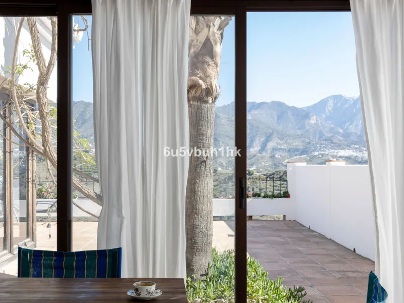 This beautiful and spacious property is located in a tranquil setting, perfect for those seeking a peaceful and relaxing environment, in between the villages of Torrox and Frigiliana, just 25 minutes away from the beach.