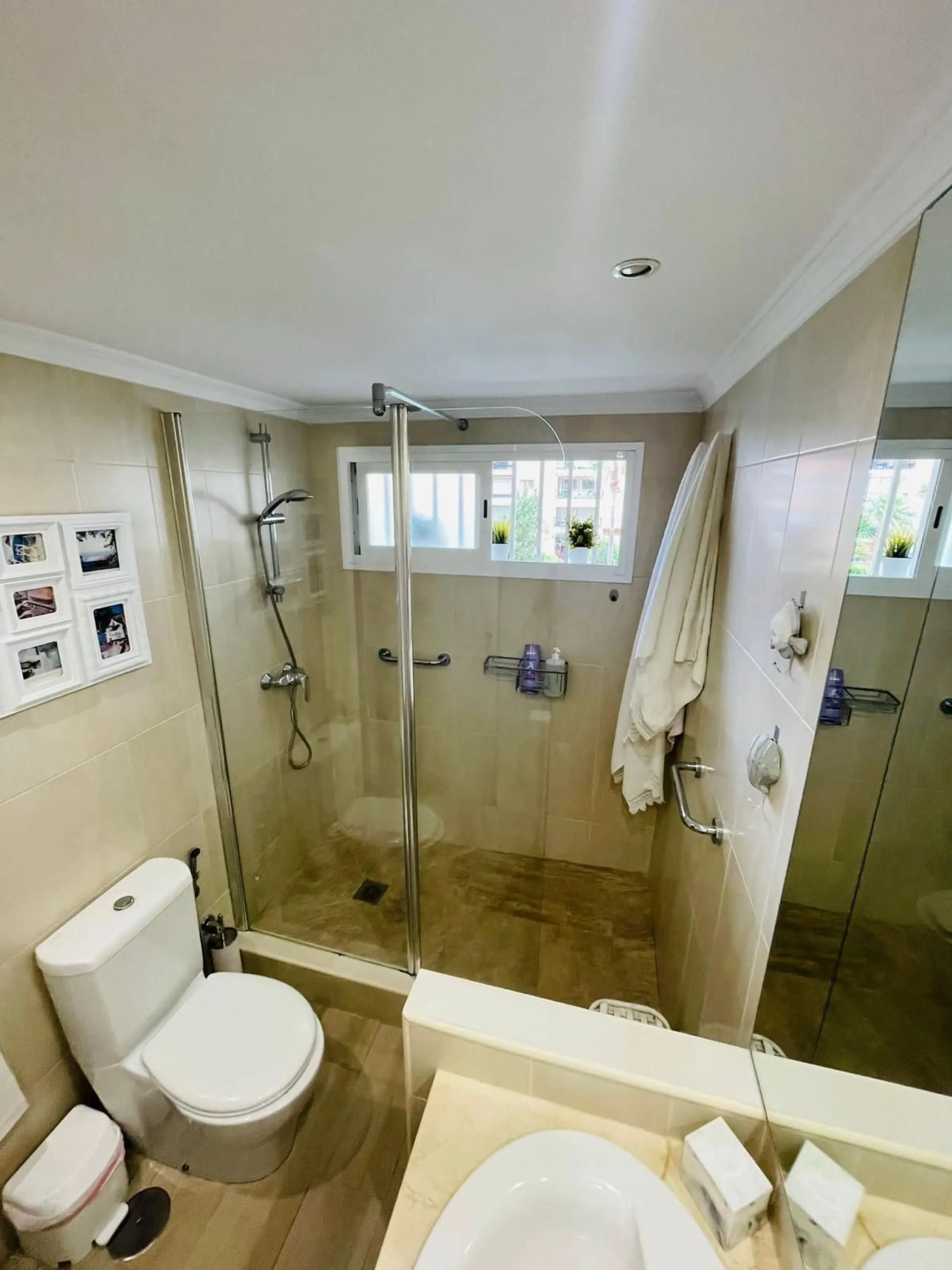 Apartment - Middle Floor Apartment в продаже в Fuengirola, Málaga. В доме 2 спален и 1 ванных комнат. Площадь дома 82 м²