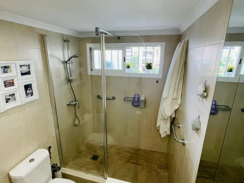 Apartment - Middle Floor Apartment в продаже в Fuengirola, Málaga. В доме 2 спален и 1 ванных комнат. Площадь дома 82 м²