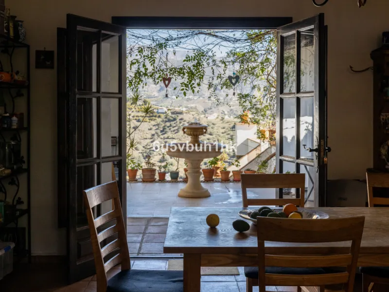 This beautiful and spacious property is located in a tranquil setting, perfect for those seeking a peaceful and relaxing environment, in between the villages of Torrox and Frigiliana, just 25 minutes away from the beach.