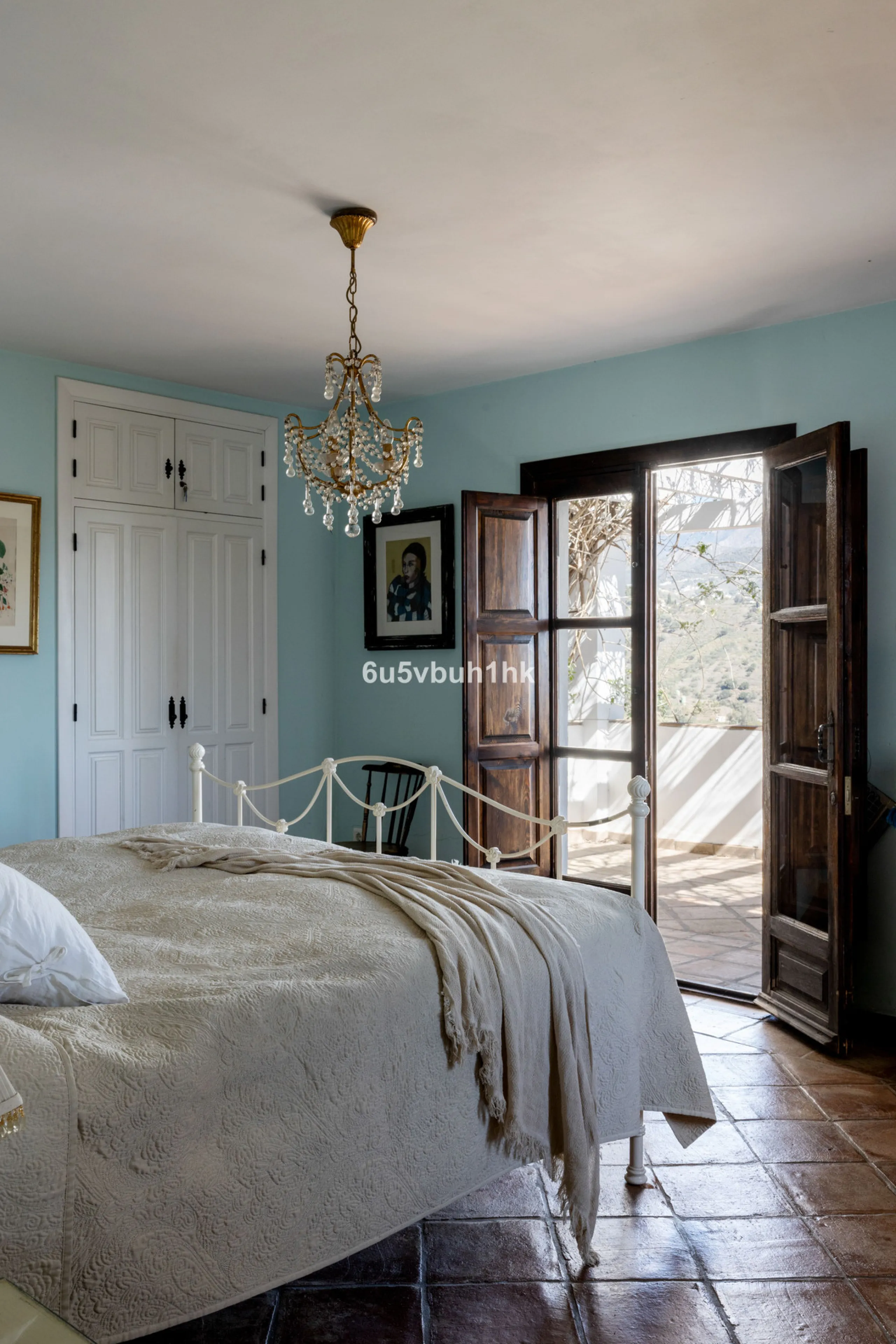 This beautiful and spacious property is located in a tranquil setting, perfect for those seeking a peaceful and relaxing environment, in between the villages of Torrox and Frigiliana, just 25 minutes away from the beach.