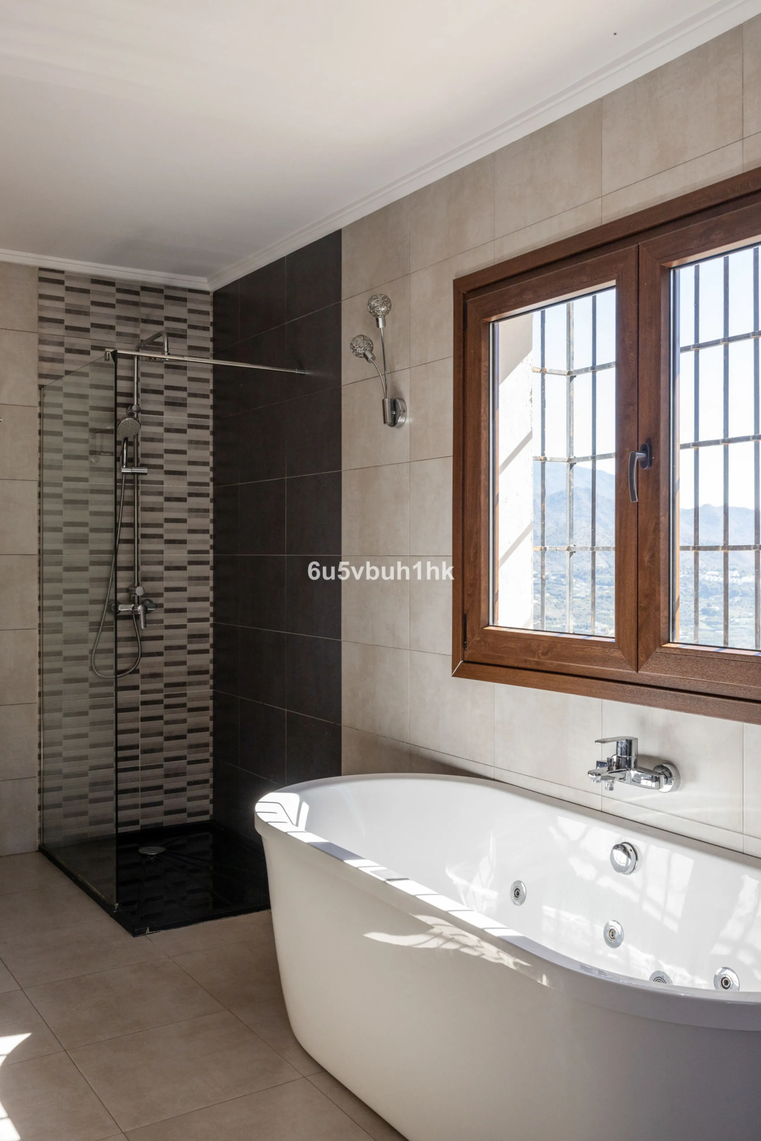 This beautiful and spacious property is located in a tranquil setting, perfect for those seeking a peaceful and relaxing environment, in between the villages of Torrox and Frigiliana, just 25 minutes away from the beach.