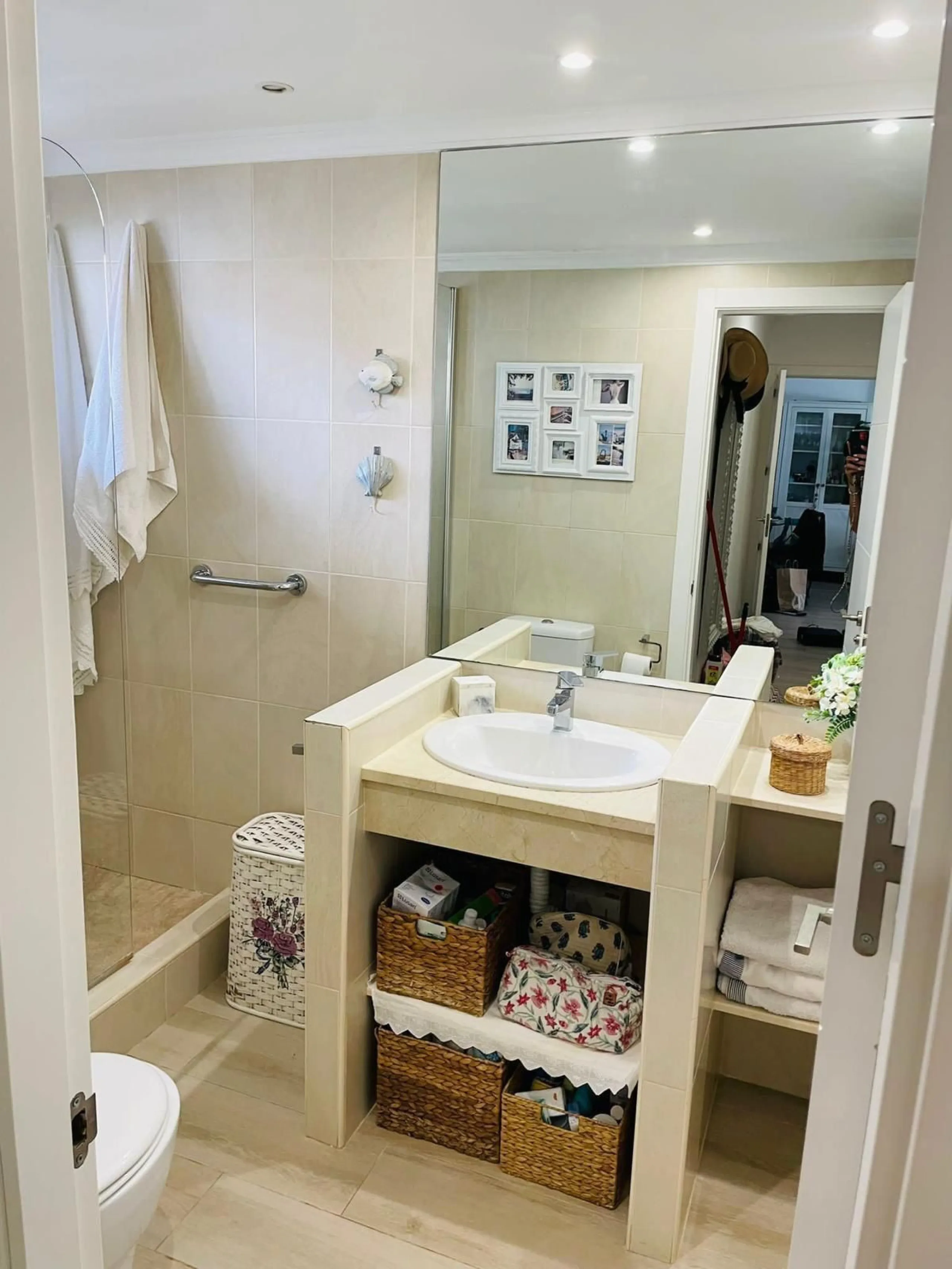 Apartment - Middle Floor Apartment в продаже в Fuengirola, Málaga. В доме 2 спален и 1 ванных комнат. Площадь дома 82 м²