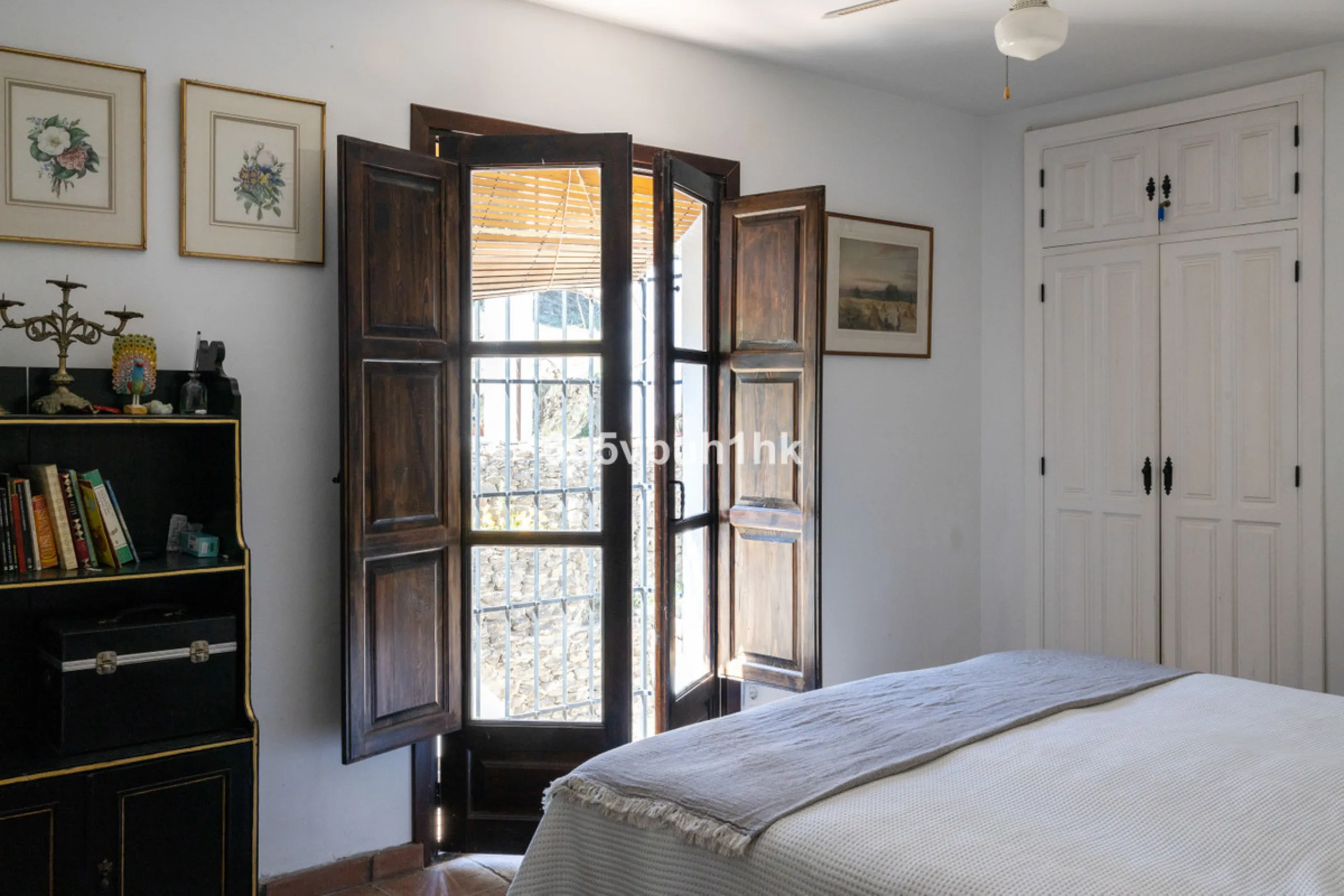This beautiful and spacious property is located in a tranquil setting, perfect for those seeking a peaceful and relaxing environment, in between the villages of Torrox and Frigiliana, just 25 minutes away from the beach.