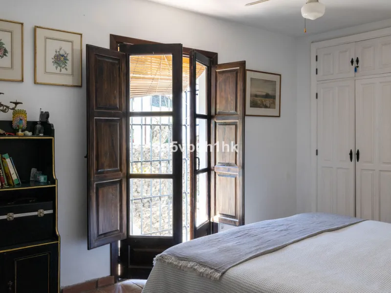 This beautiful and spacious property is located in a tranquil setting, perfect for those seeking a peaceful and relaxing environment, in between the villages of Torrox and Frigiliana, just 25 minutes away from the beach.