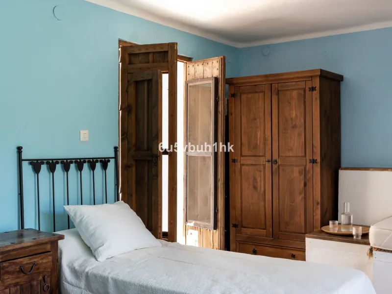 This beautiful and spacious property is located in a tranquil setting, perfect for those seeking a peaceful and relaxing environment, in between the villages of Torrox and Frigiliana, just 25 minutes away from the beach.