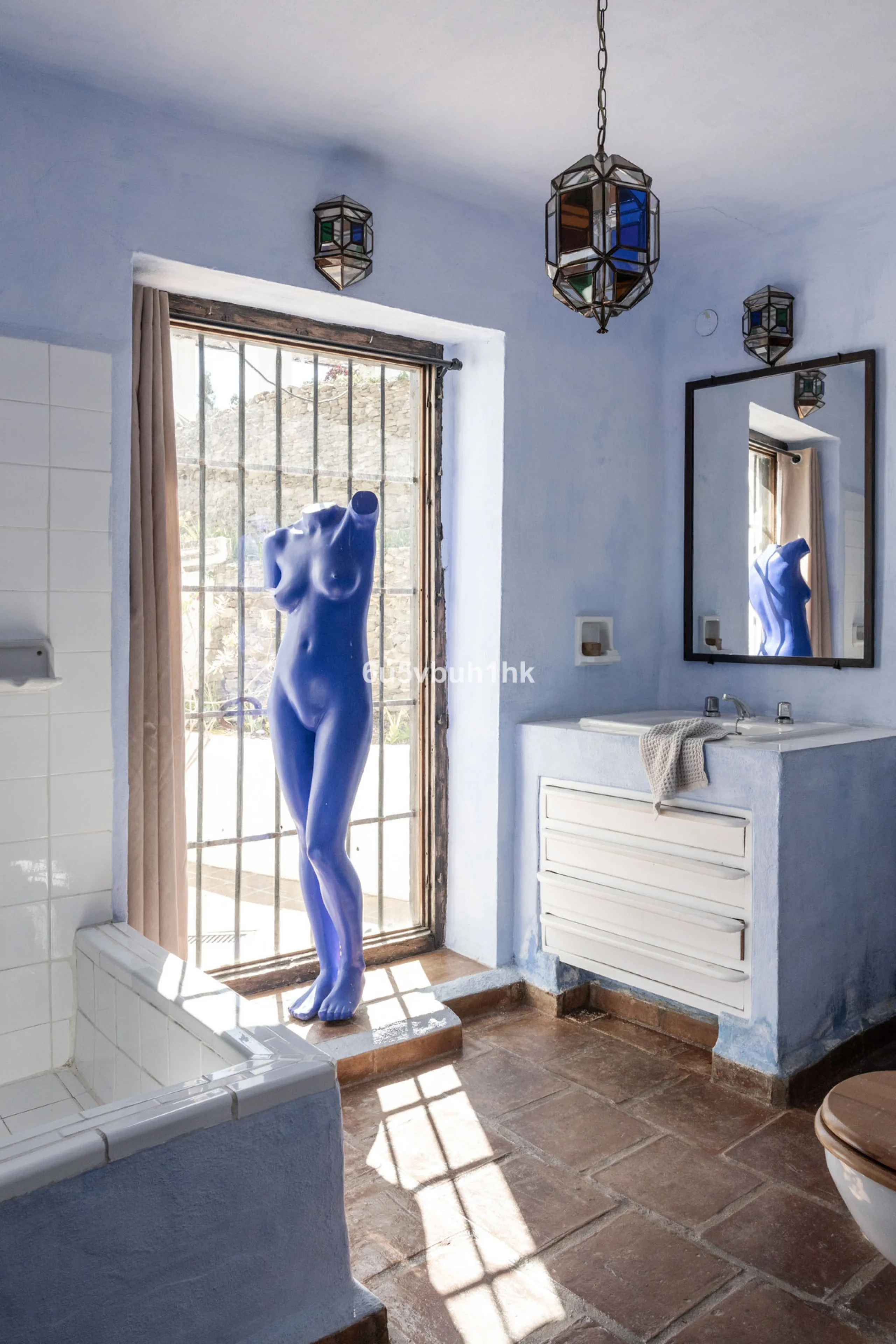This beautiful and spacious property is located in a tranquil setting, perfect for those seeking a peaceful and relaxing environment, in between the villages of Torrox and Frigiliana, just 25 minutes away from the beach.