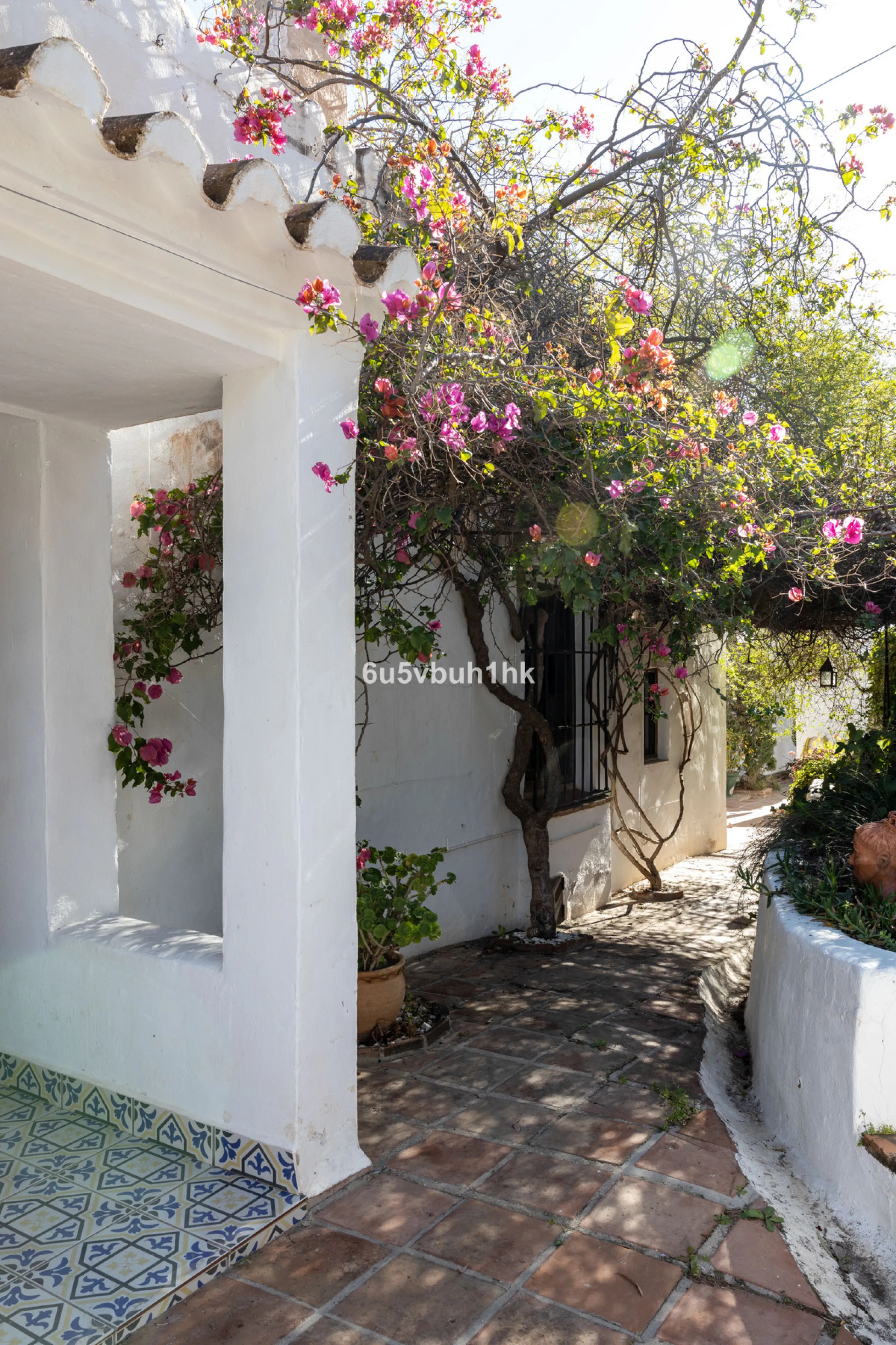 This beautiful and spacious property is located in a tranquil setting, perfect for those seeking a peaceful and relaxing environment, in between the villages of Torrox and Frigiliana, just 25 minutes away from the beach.
