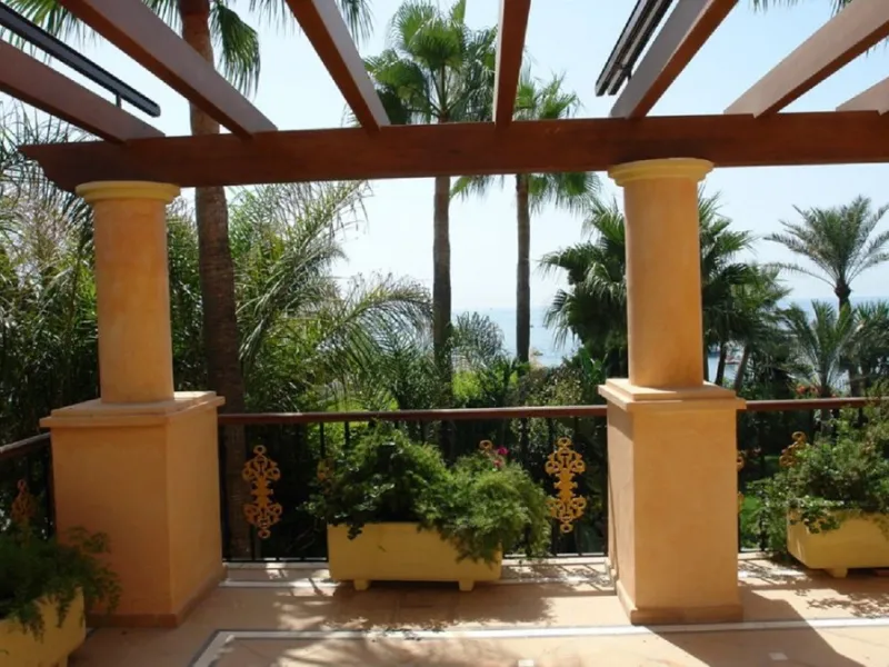 LUXURY FIRSTLINE BEACH APARTMENT IN PUERTO BANUS!