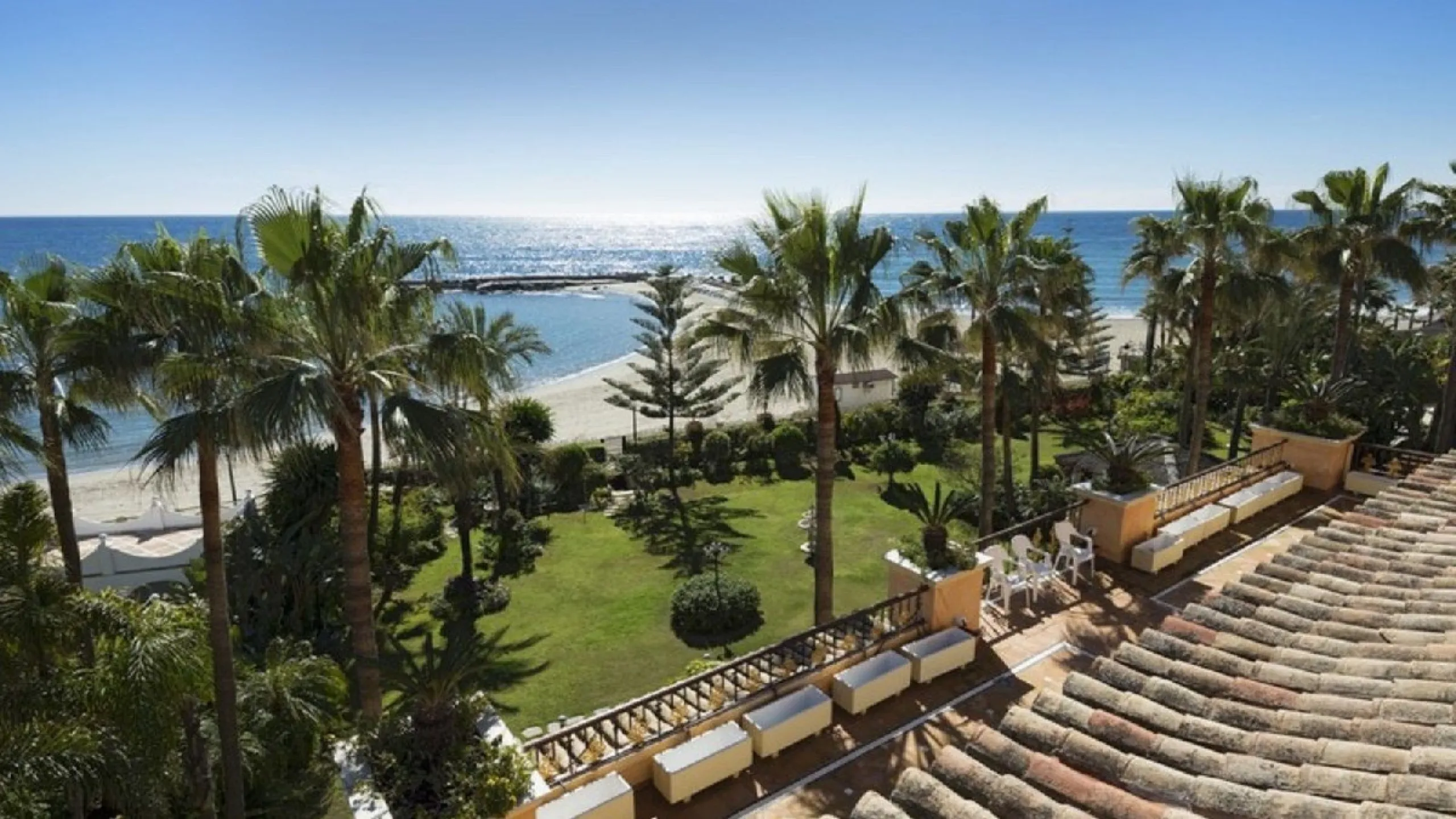 LUXURY FIRSTLINE BEACH APARTMENT IN PUERTO BANUS!