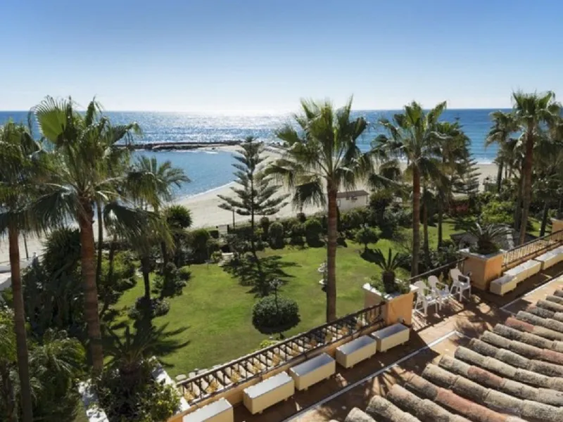LUXURY FIRSTLINE BEACH APARTMENT IN PUERTO BANUS!