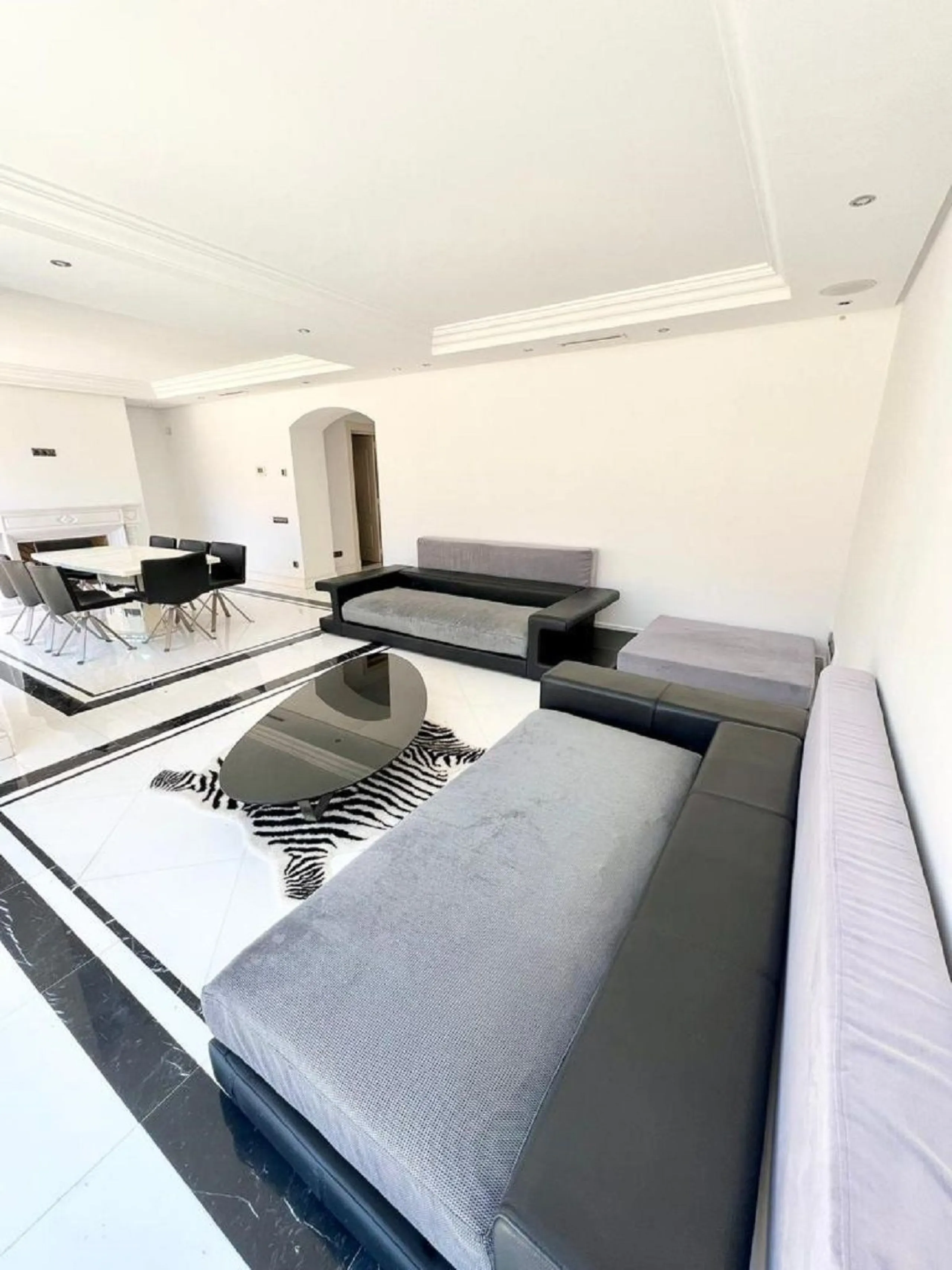 LUXURY FIRSTLINE BEACH APARTMENT IN PUERTO BANUS!