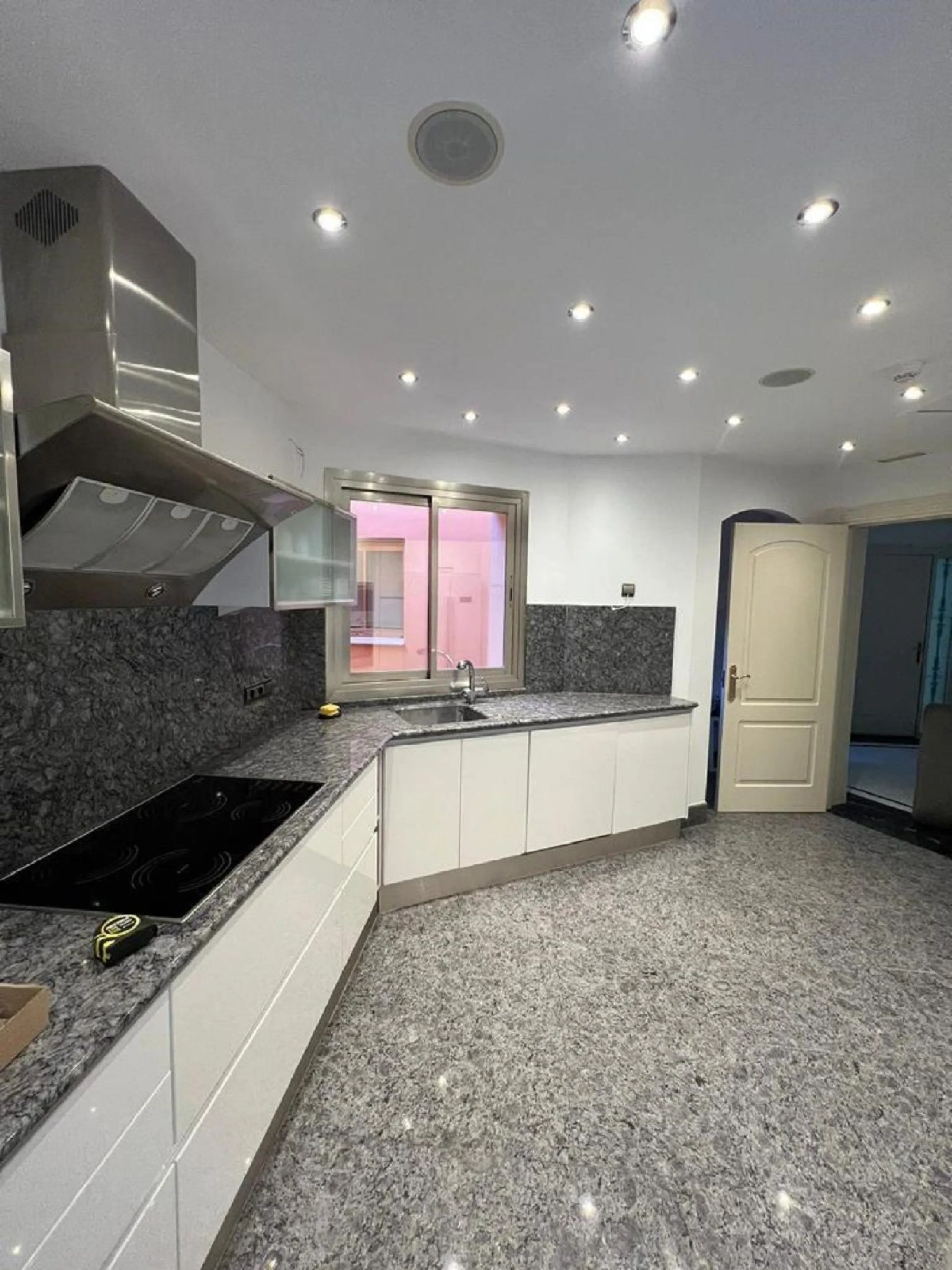 LUXURY FIRSTLINE BEACH APARTMENT IN PUERTO BANUS!