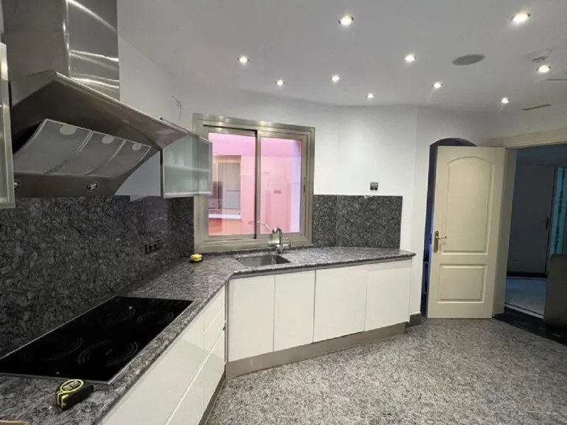 LUXURY FIRSTLINE BEACH APARTMENT IN PUERTO BANUS!