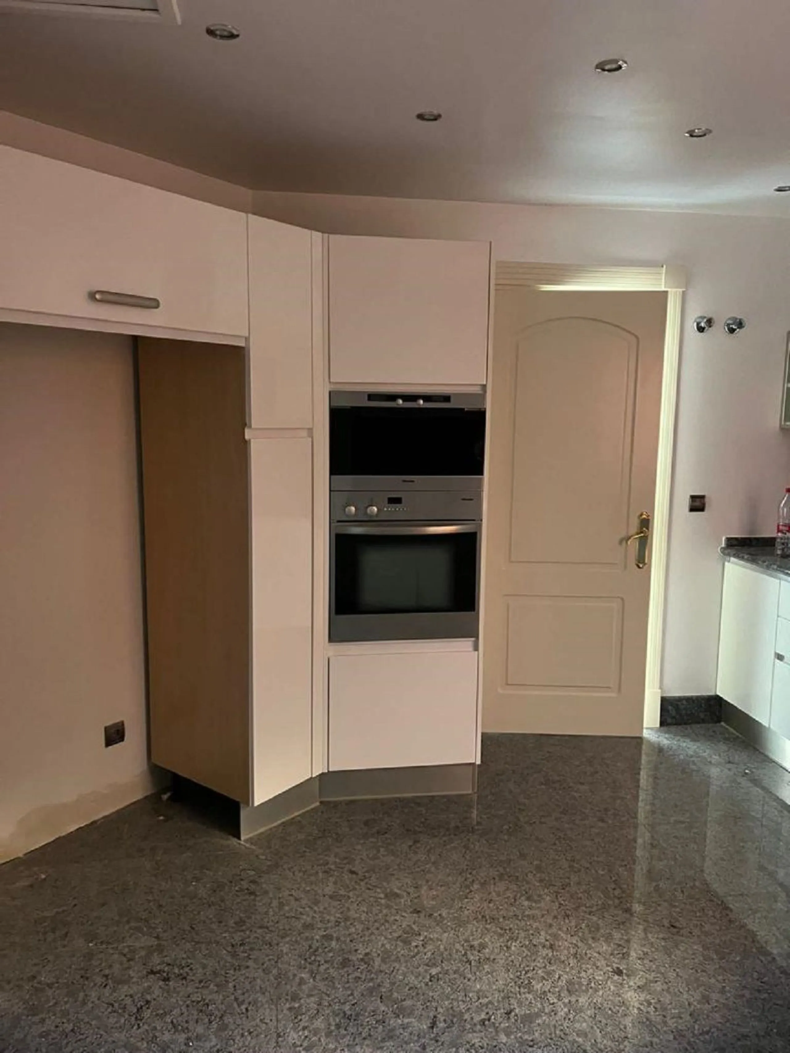 LUXURY FIRSTLINE BEACH APARTMENT IN PUERTO BANUS!