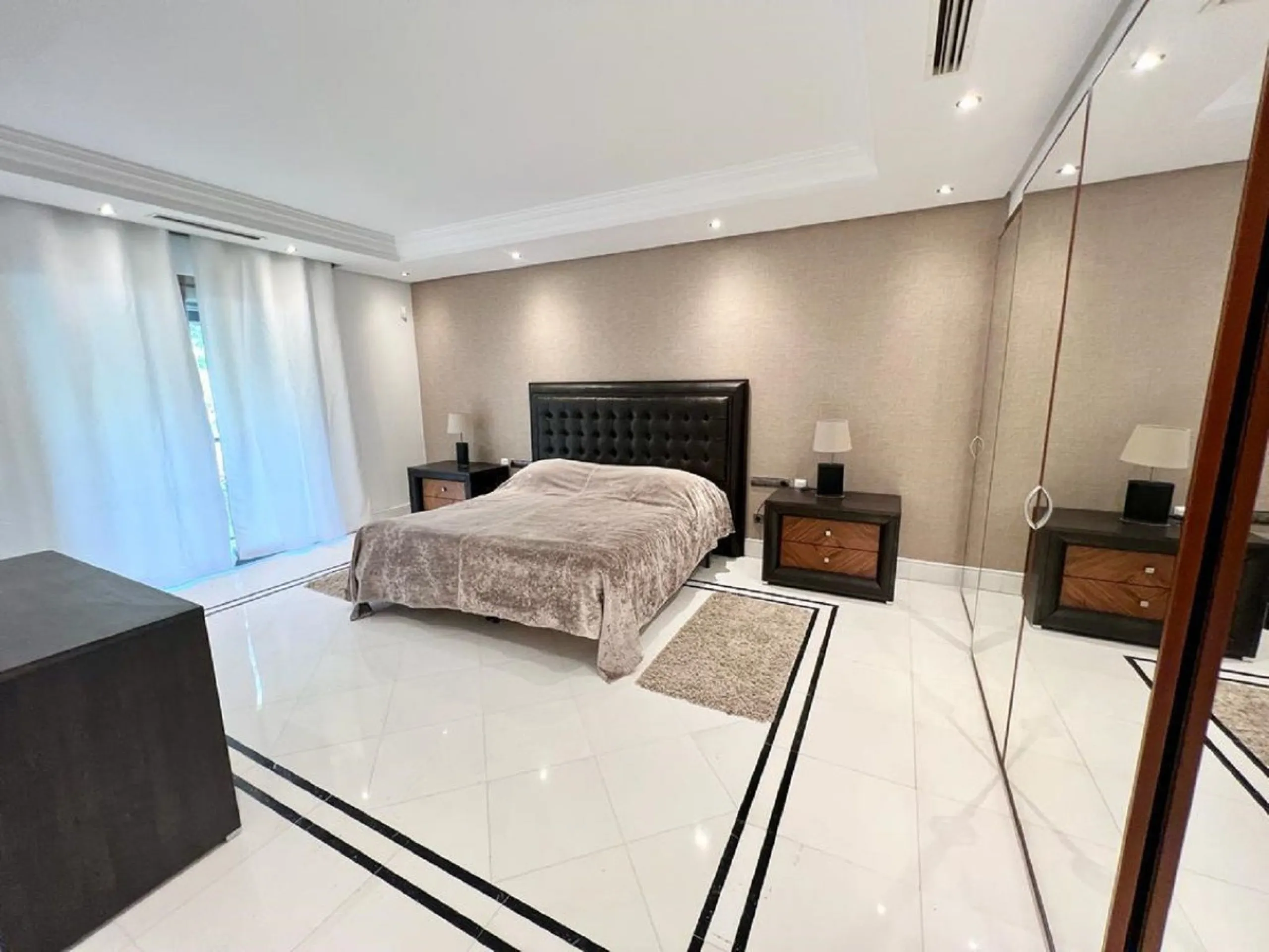 LUXURY FIRSTLINE BEACH APARTMENT IN PUERTO BANUS!