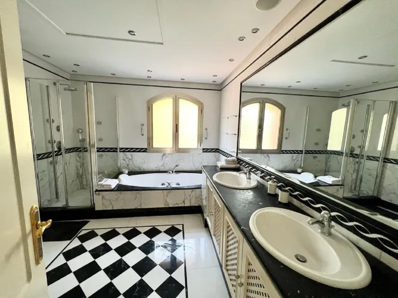 LUXURY FIRSTLINE BEACH APARTMENT IN PUERTO BANUS!
