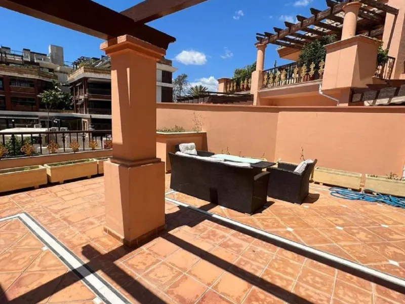 LUXURY FIRSTLINE BEACH APARTMENT IN PUERTO BANUS!