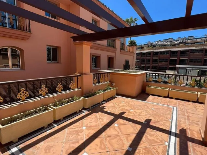 LUXURY FIRSTLINE BEACH APARTMENT IN PUERTO BANUS!