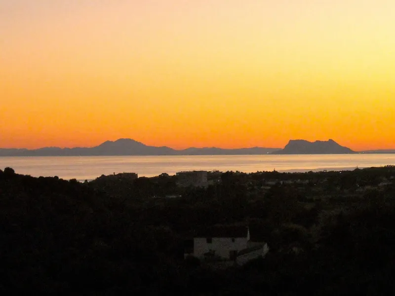 Plot - Residential Plot в продаже в Estepona, Málaga. Площадь дома 600 м². Площадь участка 4124 м²