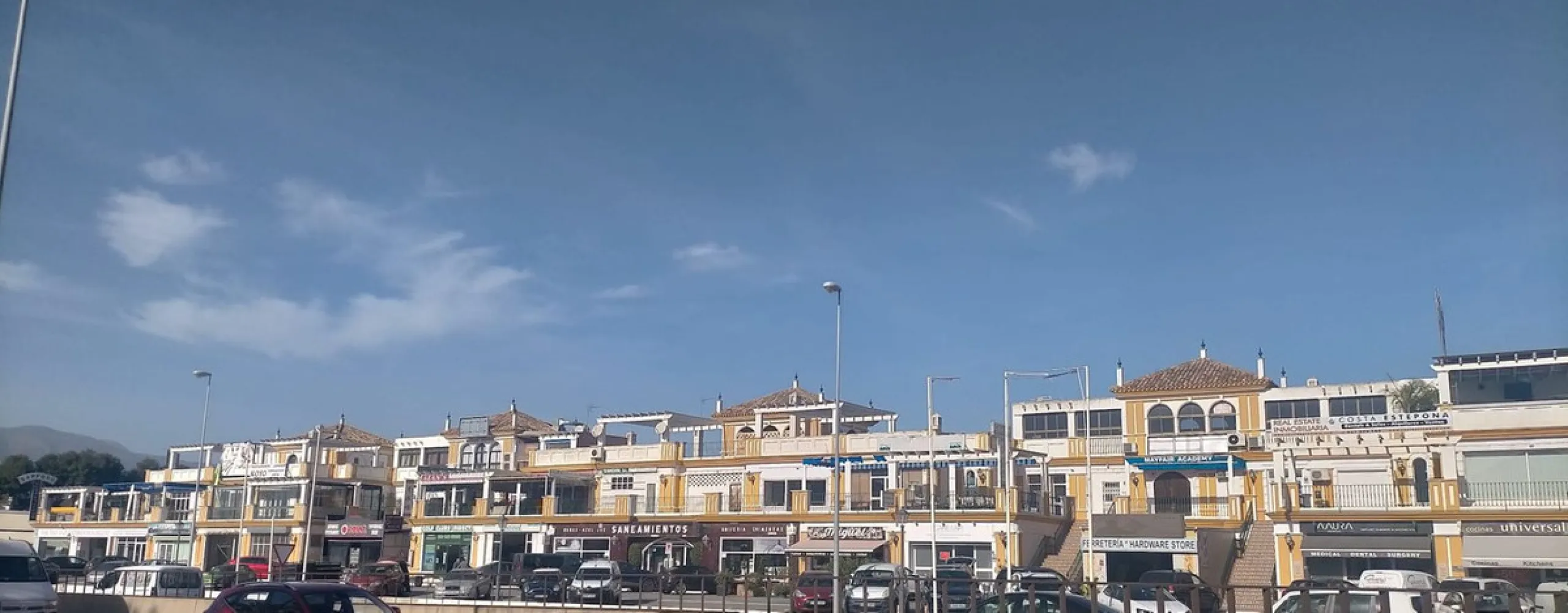 Commercial premises for sale - high visibility location in commercial centre located close to El Paraiso / Benavista / Bel Air / Cancelada.