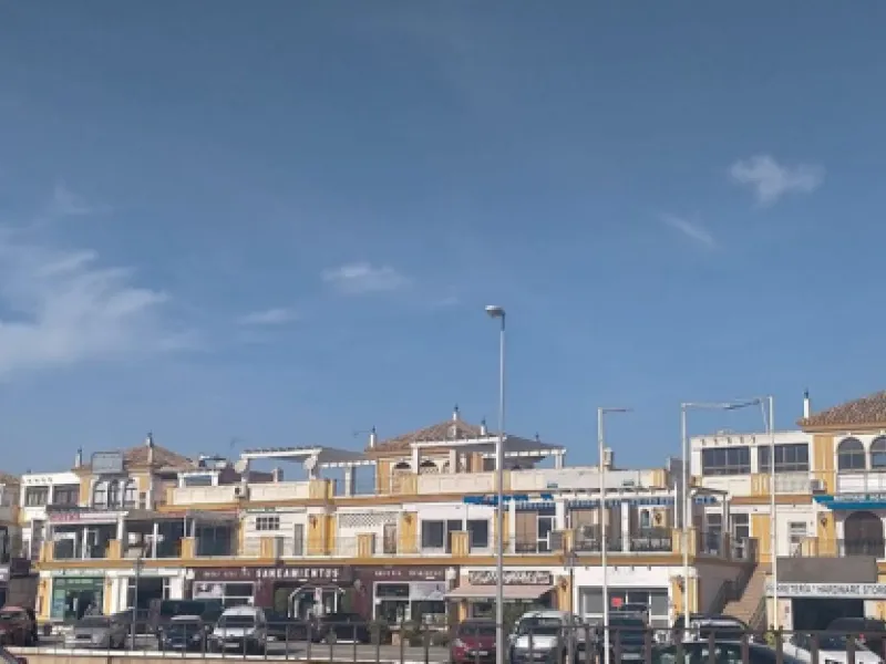 Commercial premises for sale - high visibility location in commercial centre located close to El Paraiso / Benavista / Bel Air / Cancelada.