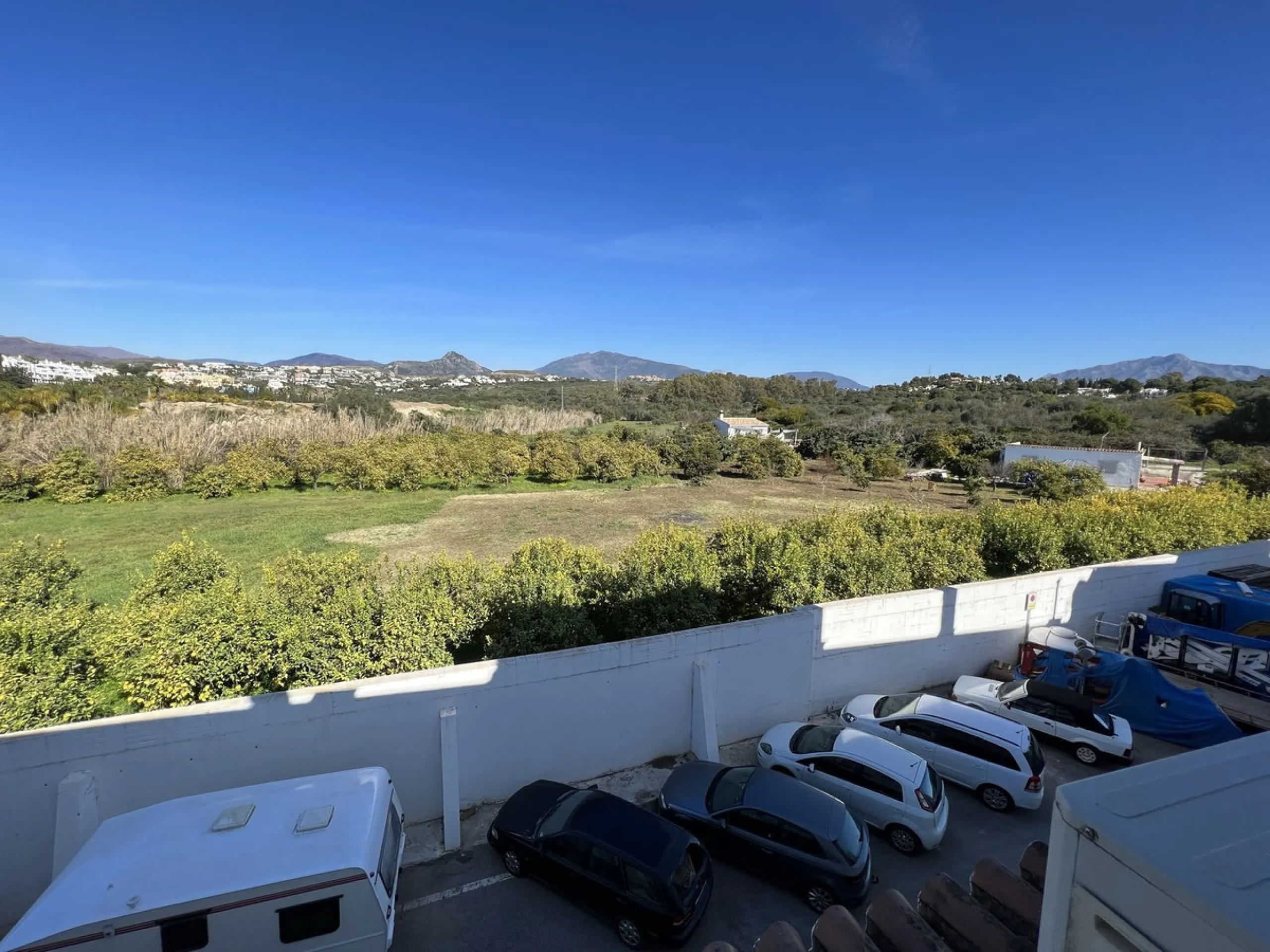 Commercial premises for sale - high visibility location in commercial centre located close to El Paraiso / Benavista / Bel Air / Cancelada.