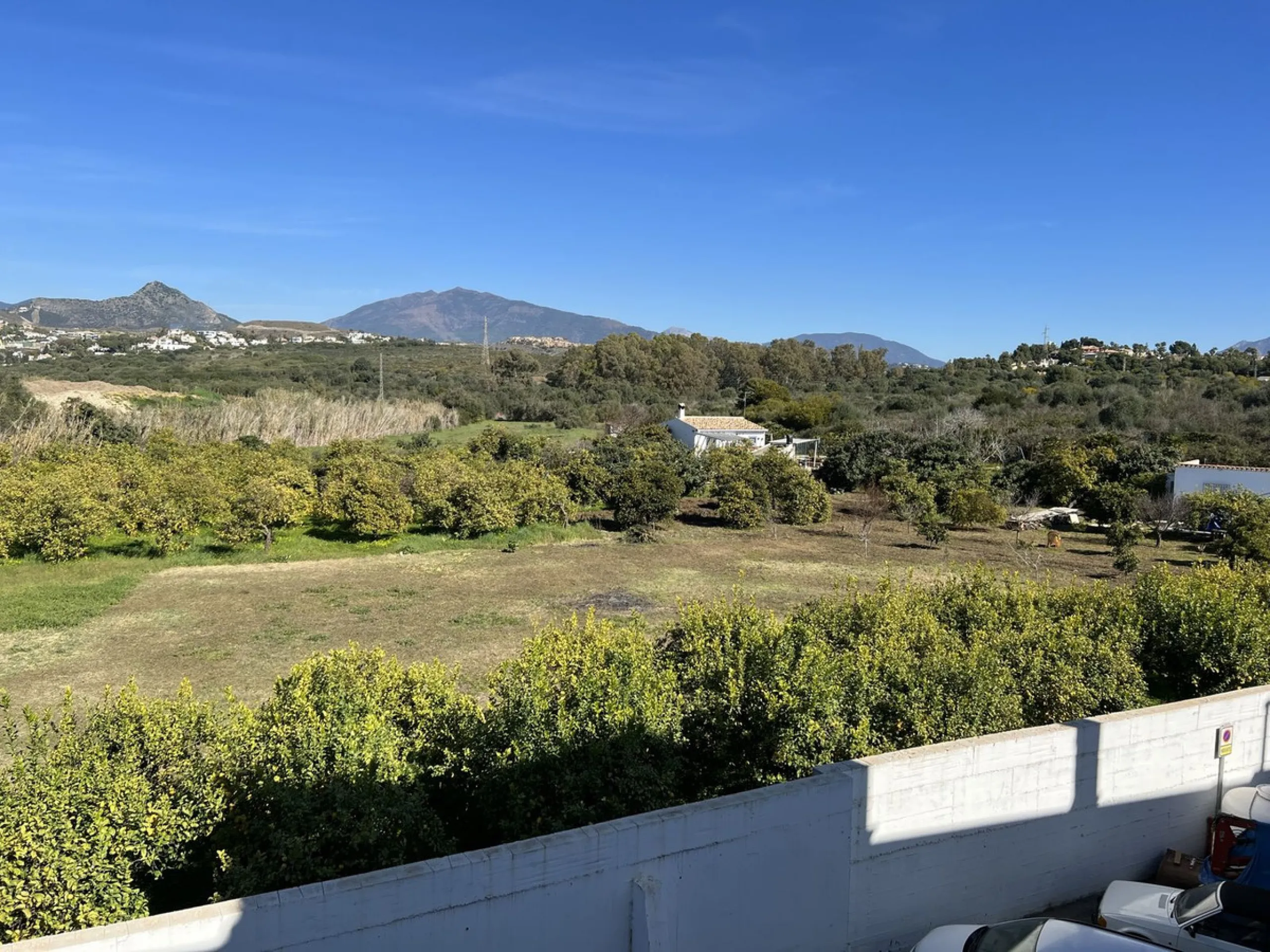 Commercial premises for sale - high visibility location in commercial centre located close to El Paraiso / Benavista / Bel Air / Cancelada.