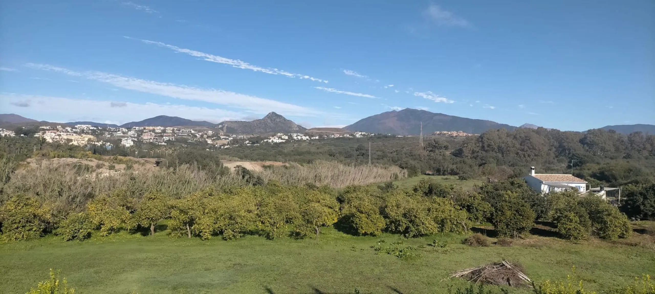 Commercial premises for sale - high visibility location in commercial centre located close to El Paraiso / Benavista / Bel Air / Cancelada.