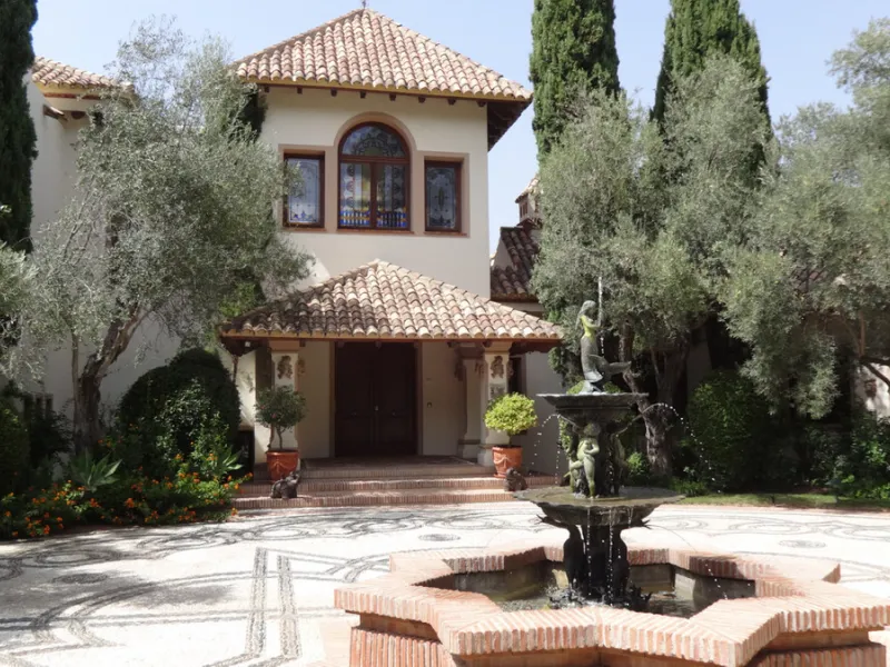 CHARMING AND LUXURIOUS HOLIDAY DOMICILE IN MARBELLA