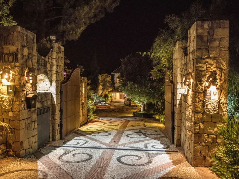 CHARMING AND LUXURIOUS HOLIDAY DOMICILE IN MARBELLA