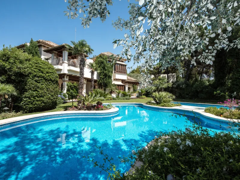 CHARMING AND LUXURIOUS HOLIDAY DOMICILE IN MARBELLA