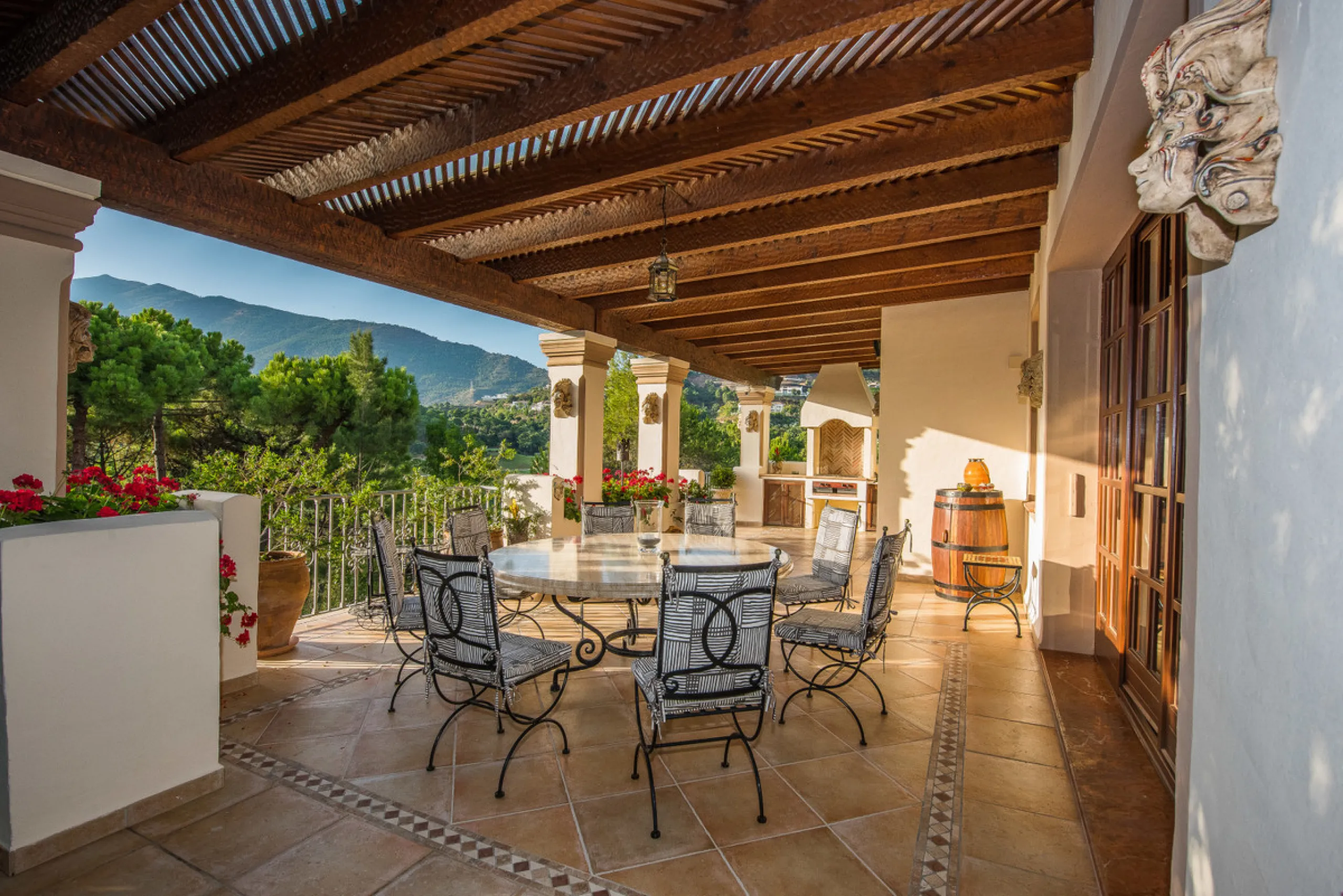CHARMING AND LUXURIOUS HOLIDAY DOMICILE IN MARBELLA