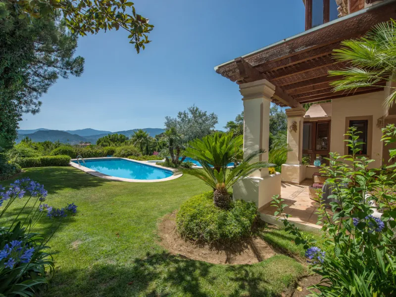 CHARMING AND LUXURIOUS HOLIDAY DOMICILE IN MARBELLA
