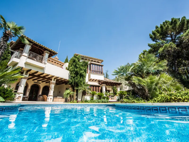 CHARMING AND LUXURIOUS HOLIDAY DOMICILE IN MARBELLA
