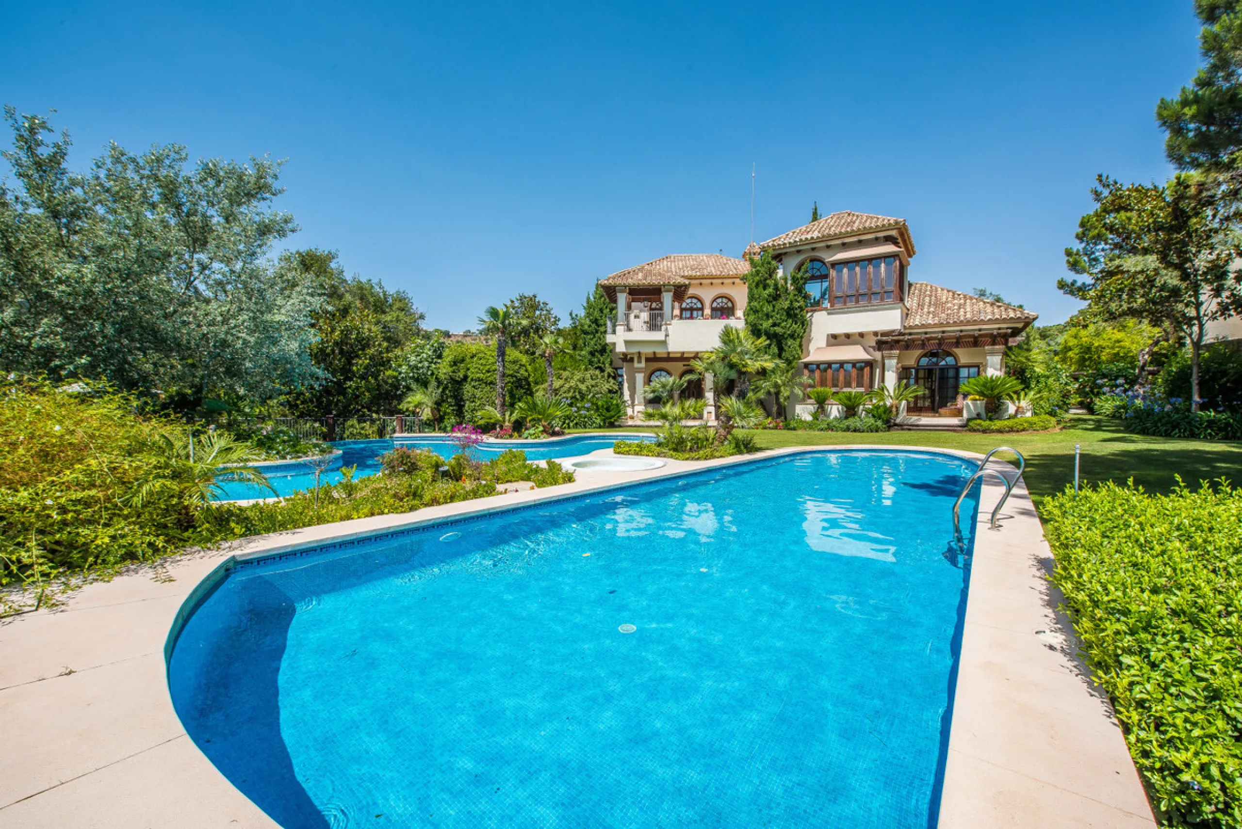 CHARMING AND LUXURIOUS HOLIDAY DOMICILE IN MARBELLA