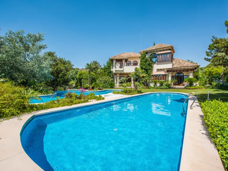 CHARMING AND LUXURIOUS HOLIDAY DOMICILE IN MARBELLA