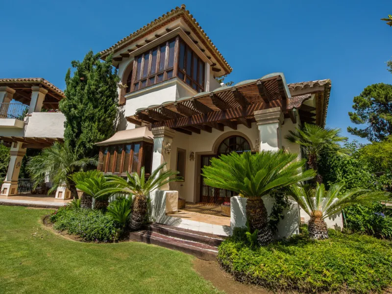 CHARMING AND LUXURIOUS HOLIDAY DOMICILE IN MARBELLA