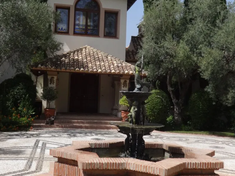 CHARMING AND LUXURIOUS HOLIDAY DOMICILE IN MARBELLA