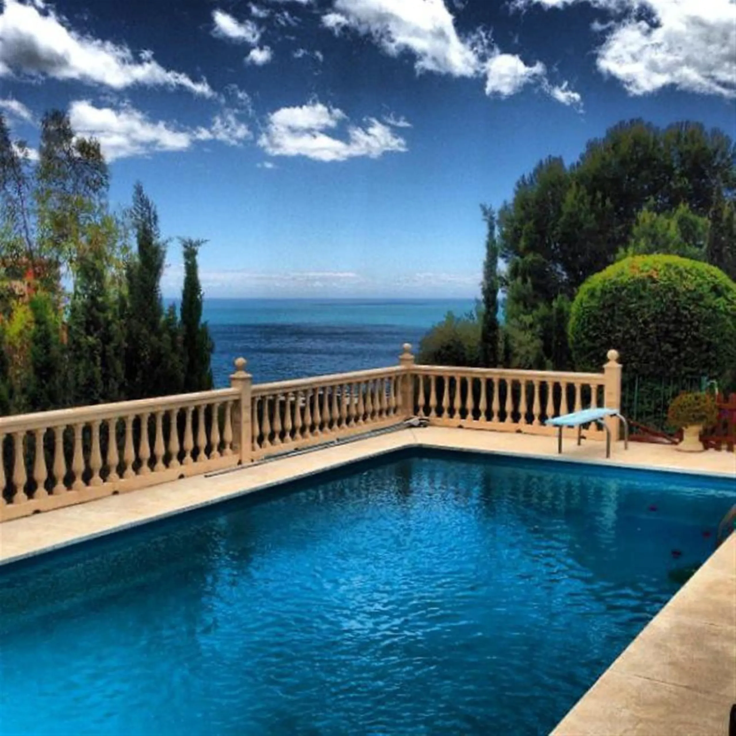 WE PRESENT THE UNIQUE VILLA JAZMIN, WITH ITS EXCELLENT LOCATION AND THE BEST VIEWS