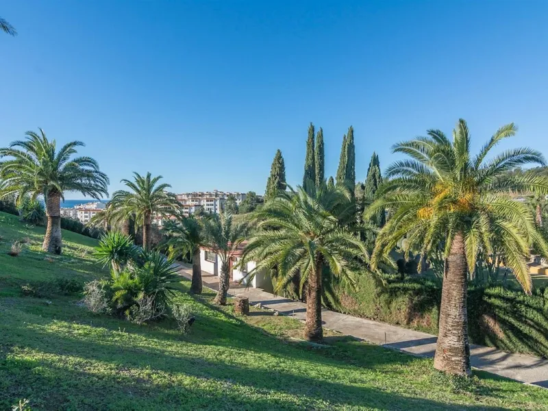 WE PRESENT THE UNIQUE VILLA JAZMIN, WITH ITS EXCELLENT LOCATION AND THE BEST VIEWS