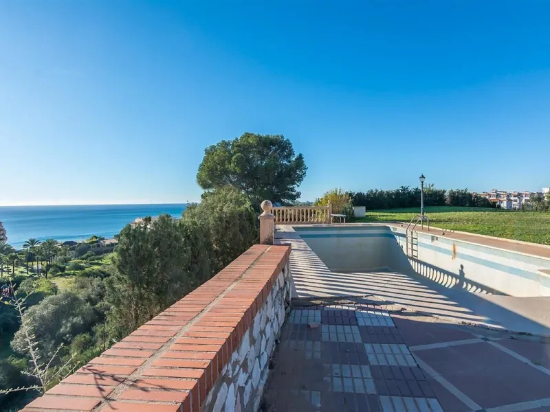 WE PRESENT THE UNIQUE VILLA JAZMIN, WITH ITS EXCELLENT LOCATION AND THE BEST VIEWS