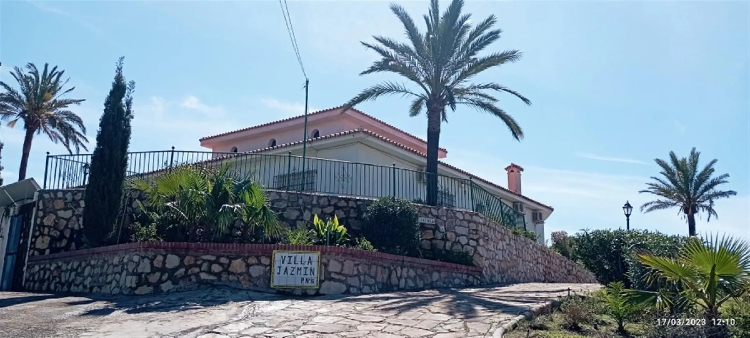 WE PRESENT THE UNIQUE VILLA JAZMIN, WITH ITS EXCELLENT LOCATION AND THE BEST VIEWS
