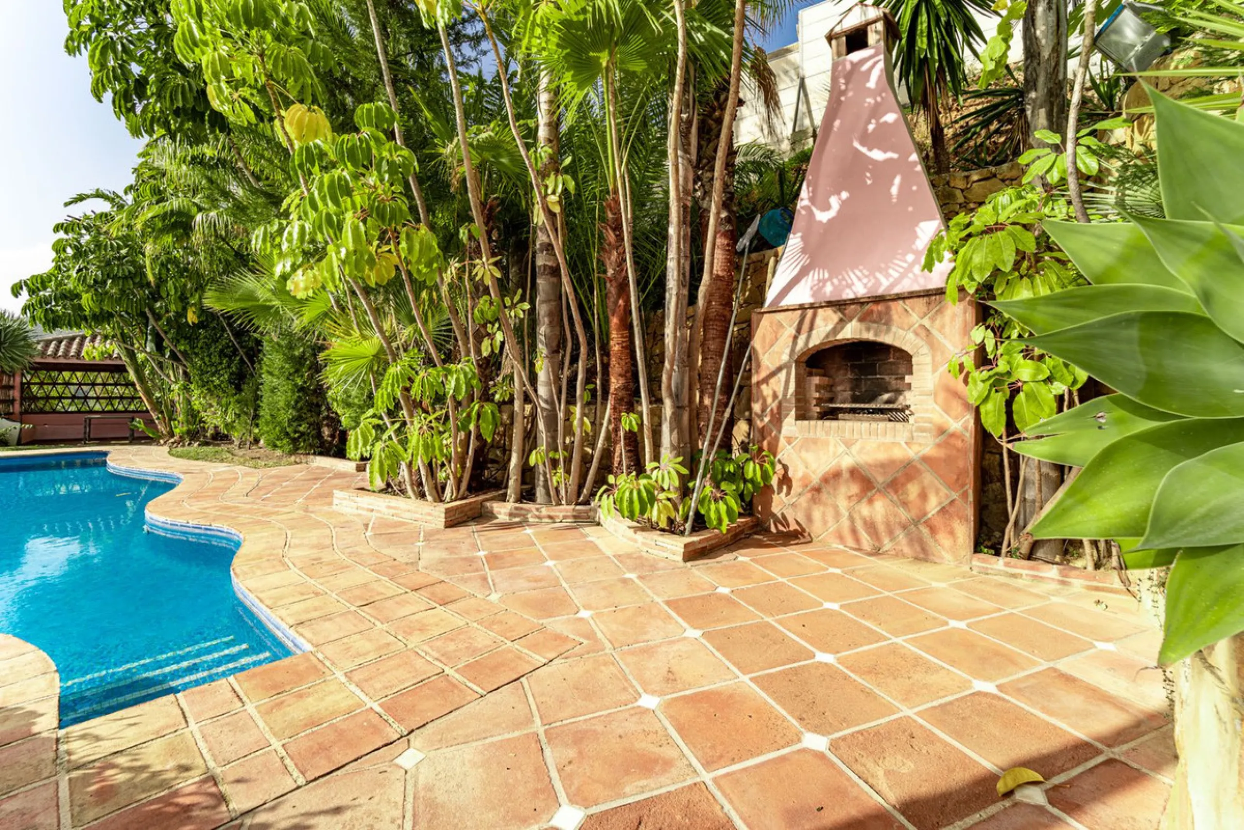 Grandeur and Stunning Andalusian PRIVATE Country House Designed by Renowned Architect Cesar De Leyva