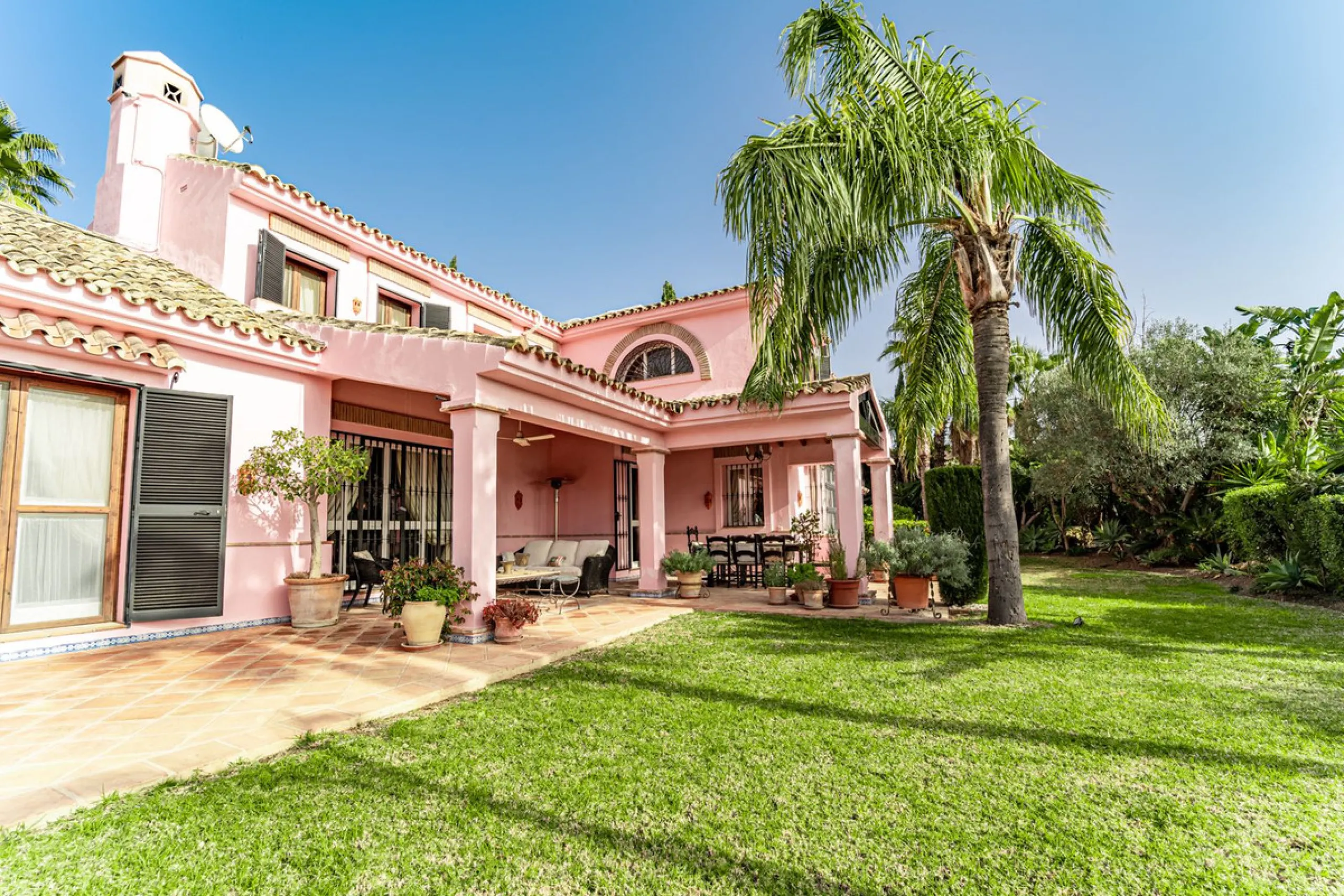 Grandeur and Stunning Andalusian PRIVATE Country House Designed by Renowned Architect Cesar De Leyva