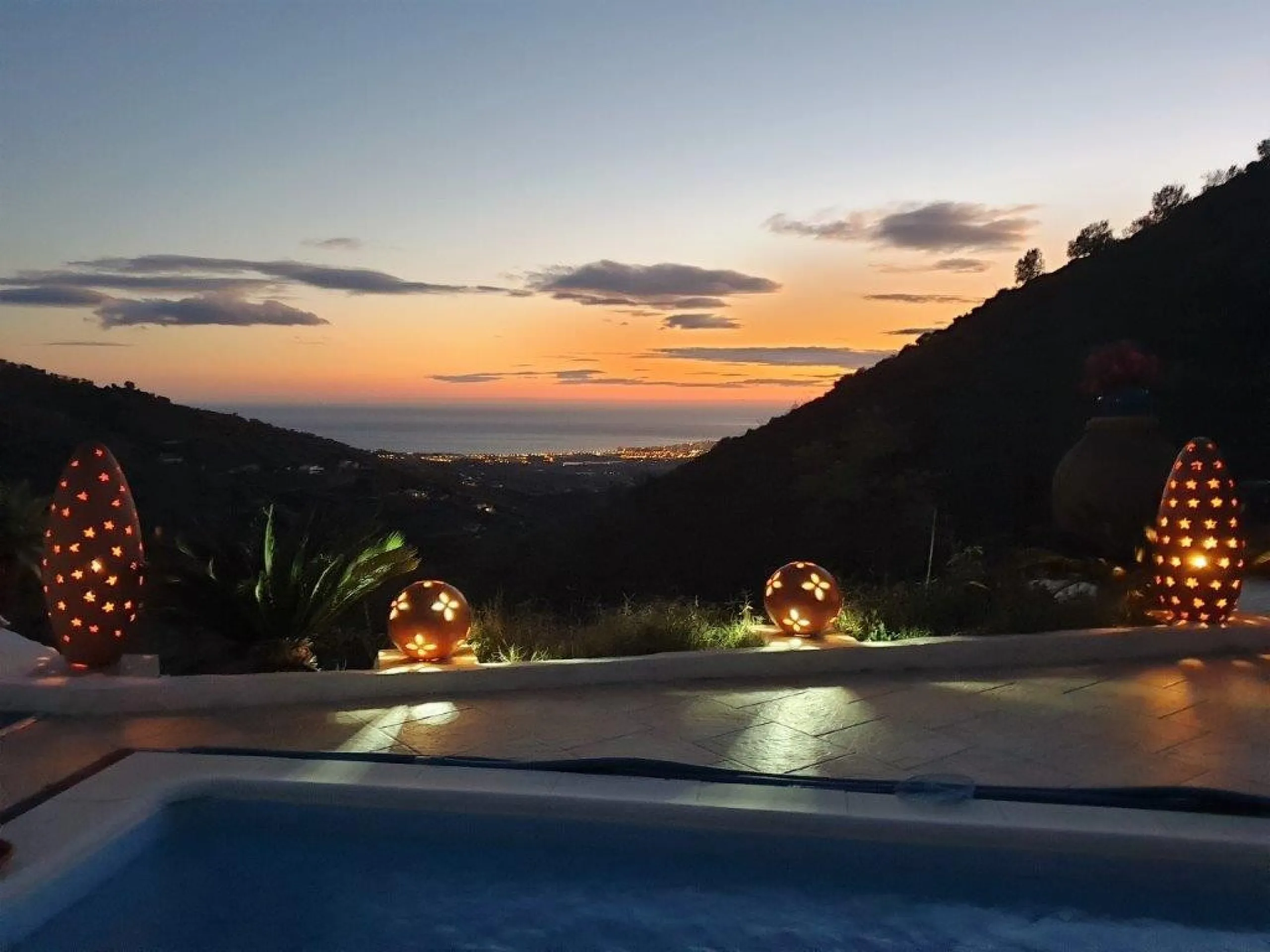 You are looking for a large villa with a heated swimming pool, neatly hidden nearly at the top of a mountain, surrounded by nature with breath-taking views of the valley up to the sea and the village of Arenas? This might just be what you are looking for.