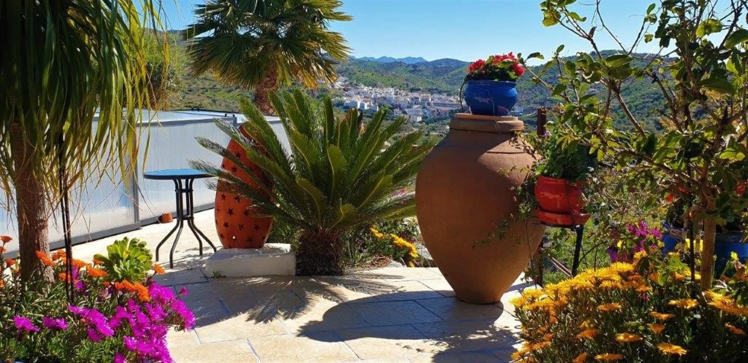 You are looking for a large villa with a heated swimming pool, neatly hidden nearly at the top of a mountain, surrounded by nature with breath-taking views of the valley up to the sea and the village of Arenas? This might just be what you are looking for.